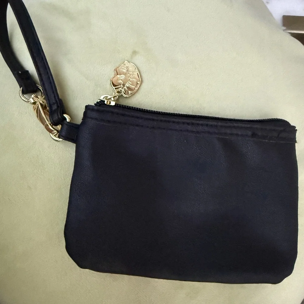 Betsey Johnson Wristlet Pouch NEW Women Small Black Lip Zipper Pull Faux Leather